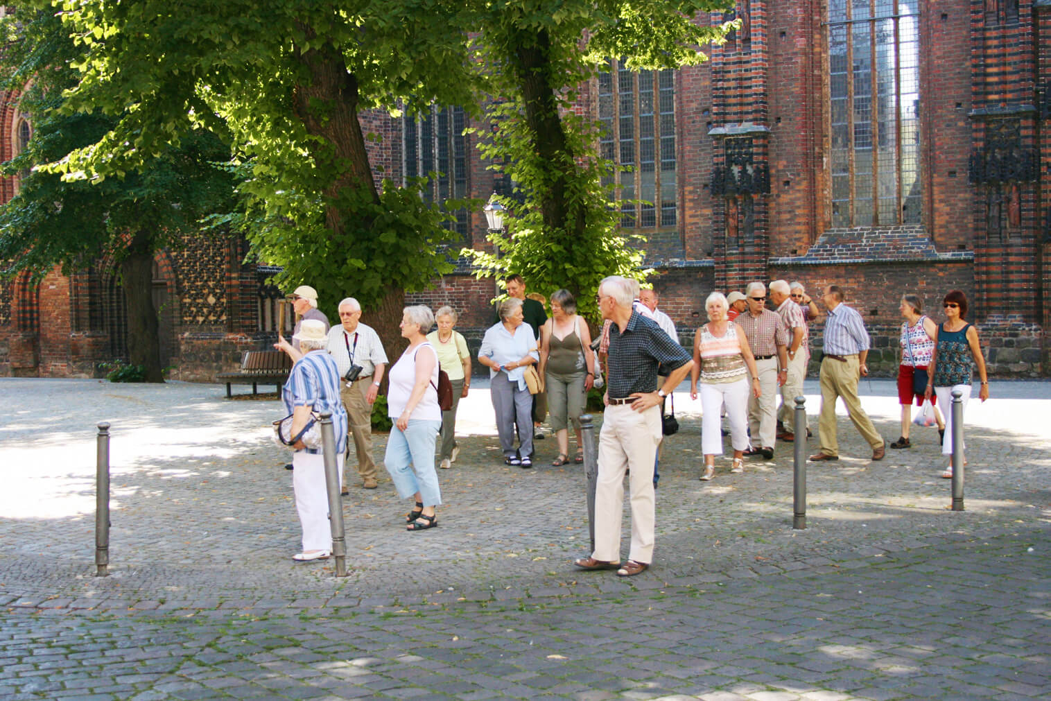 Schnuppertour Stadtführung Touristen auf dem Katharienkirchplatz